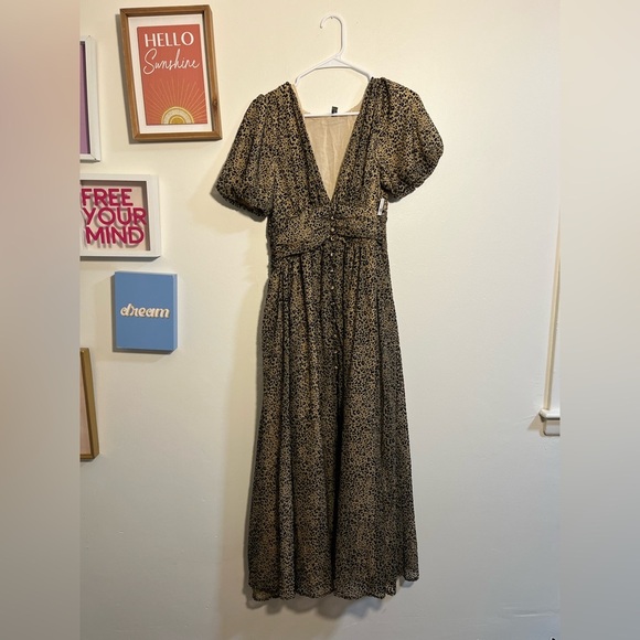 The Katerina Button-Front Dress: Velvet Edition - Picture 5 of 7